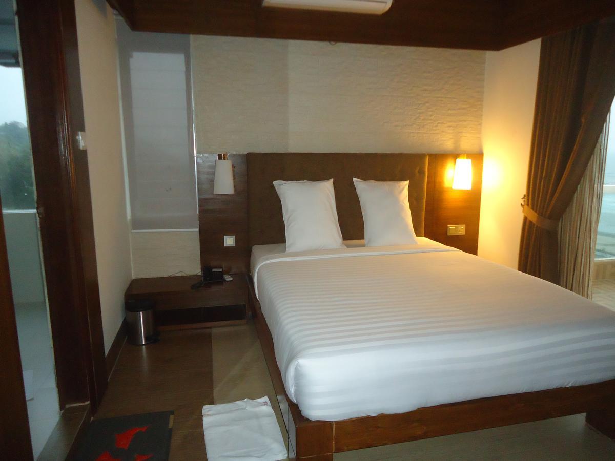 Neeshorgo Hotel & Resort Cox's Bazar Exterior photo